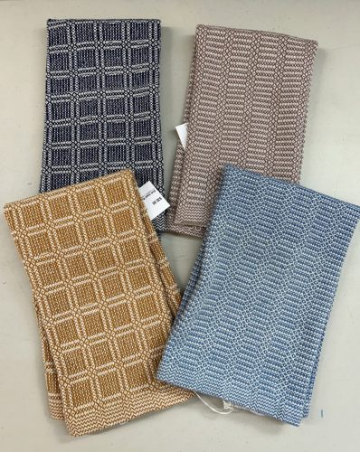 Elizabeth.-Rose-Trellis-towels